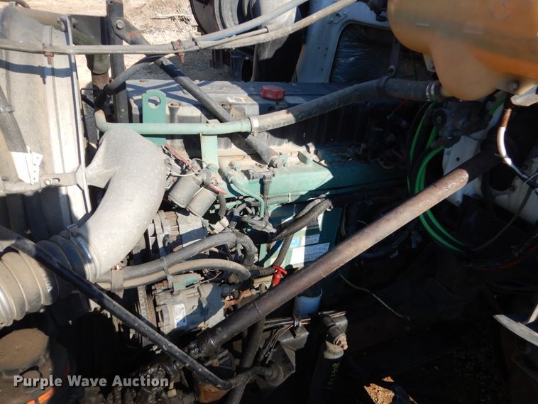 image for item HS9435 1996 Volvo WIA  semi truck