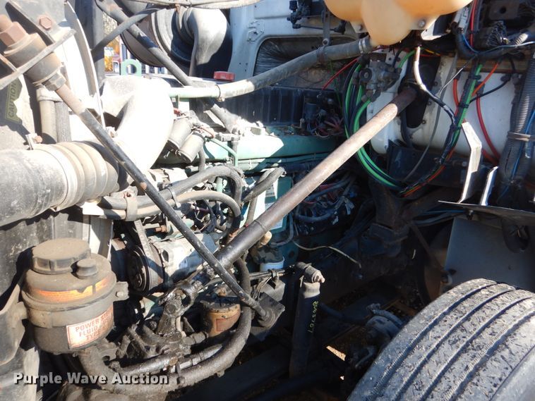 image for item HS9435 1996 Volvo WIA  semi truck