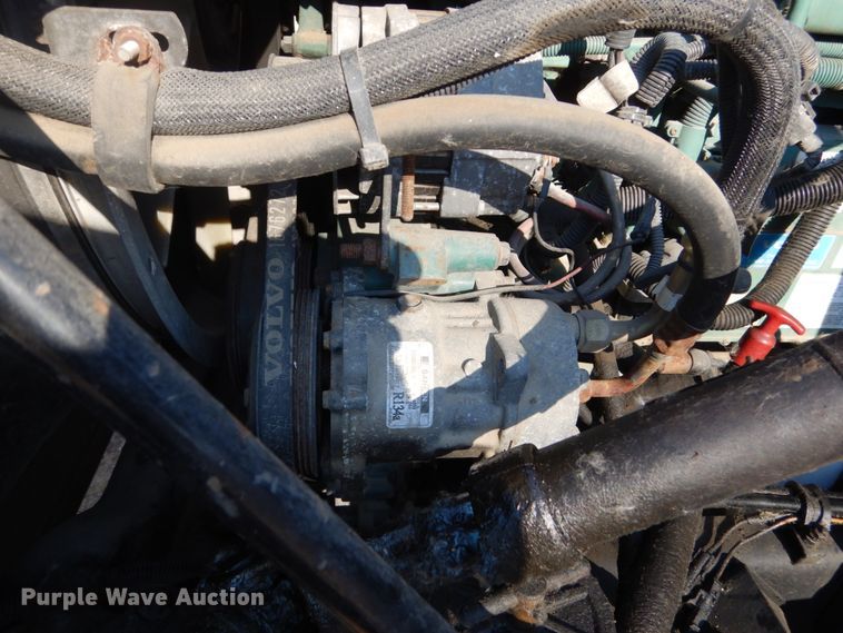 image for item HS9435 1996 Volvo WIA  semi truck