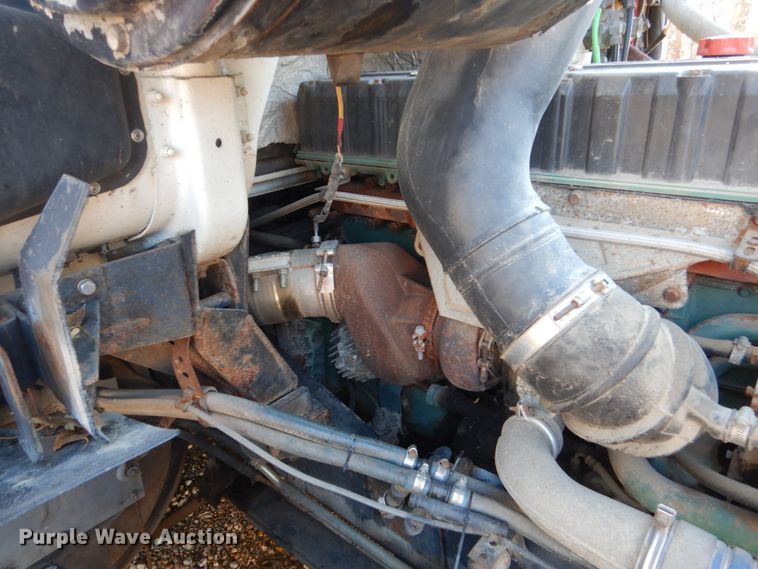 image for item HS9435 1996 Volvo WIA  semi truck