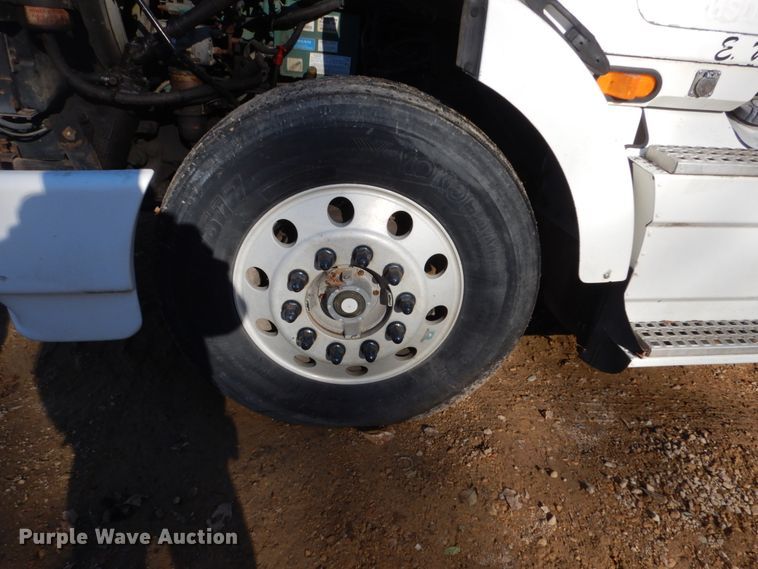 image for item HS9435 1996 Volvo WIA  semi truck