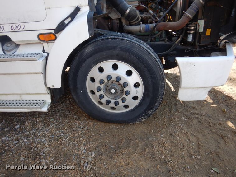 image for item HS9435 1996 Volvo WIA  semi truck