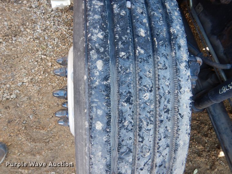 image for item HS9435 1996 Volvo WIA  semi truck