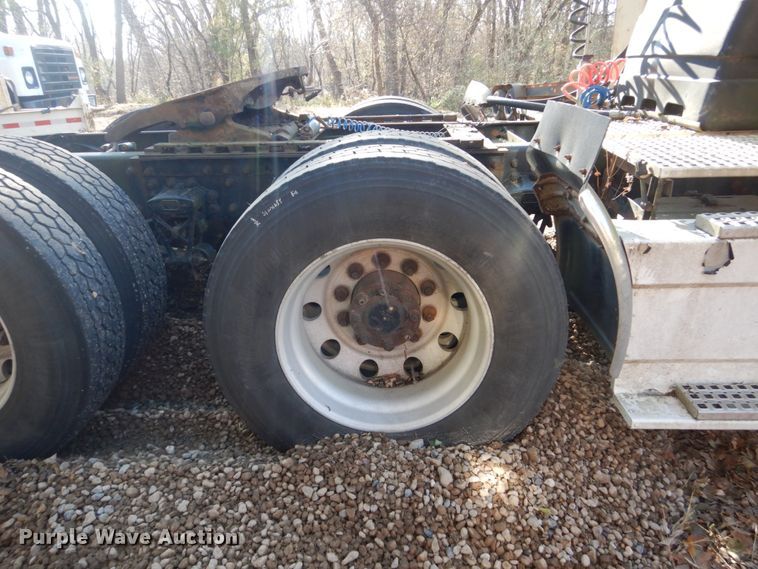 image for item HS9435 1996 Volvo WIA  semi truck