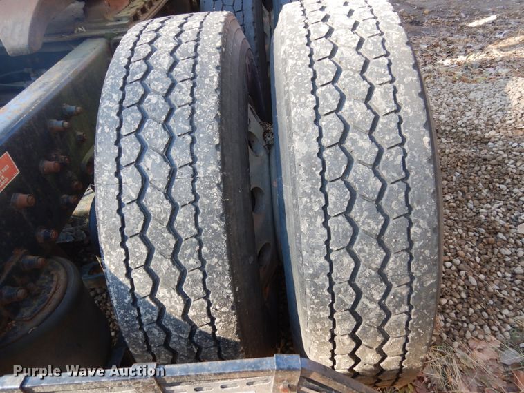 image for item HS9435 1996 Volvo WIA  semi truck