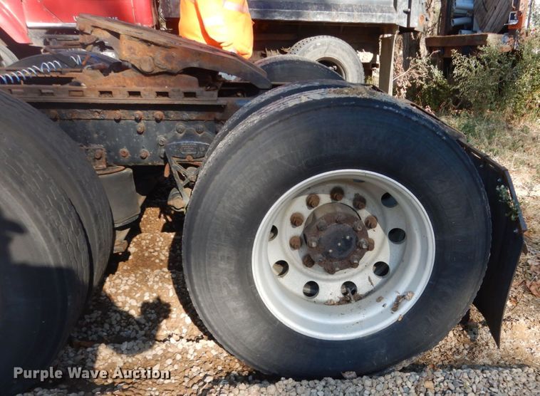 image for item HS9435 1996 Volvo WIA  semi truck