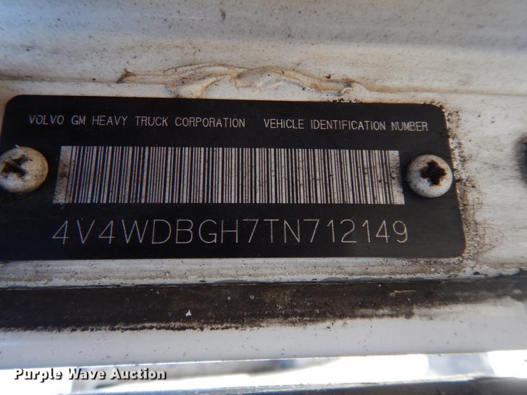 image for item HS9435 1996 Volvo WIA  semi truck