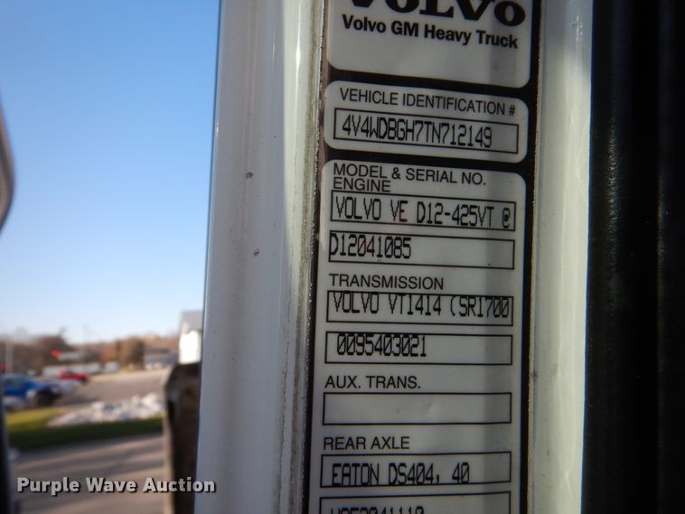 image for item HS9435 1996 Volvo WIA  semi truck