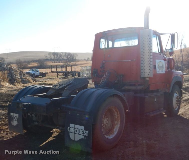 image for item HS9442 1992 Ford Aeromax L9000  semi truck