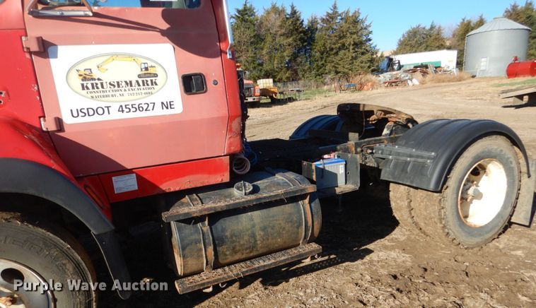 image for item HS9442 1992 Ford Aeromax L9000  semi truck