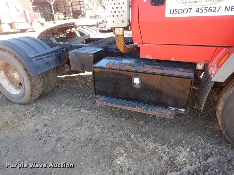 image for item HS9442 1992 Ford Aeromax L9000  semi truck