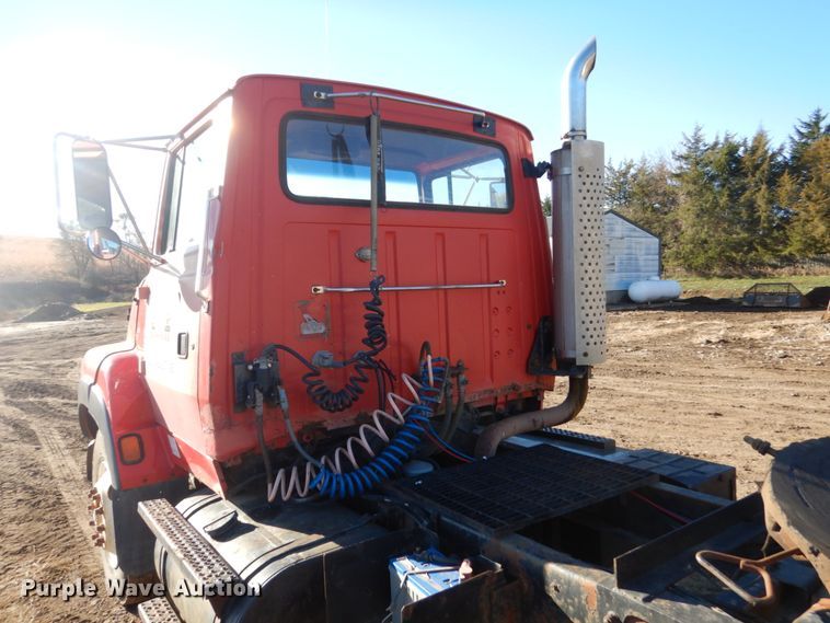 image for item HS9442 1992 Ford Aeromax L9000  semi truck