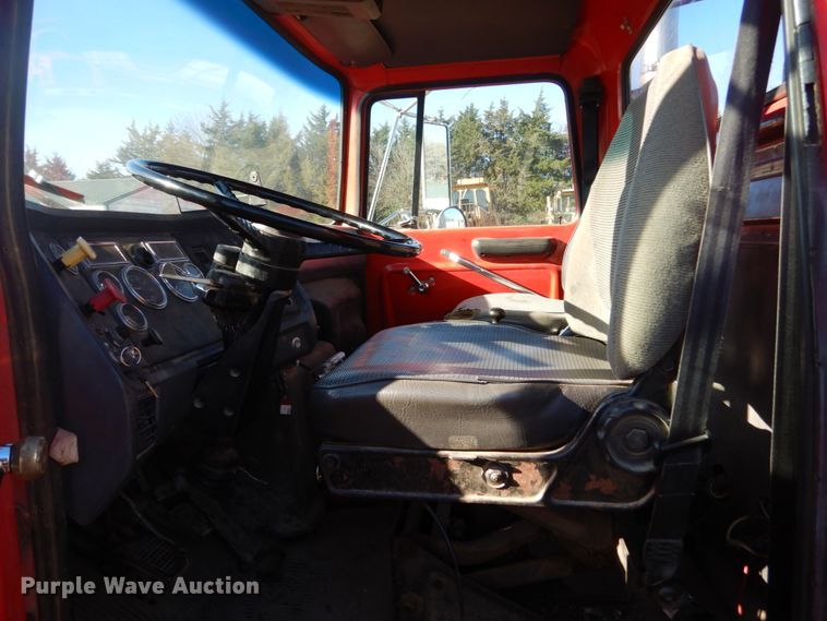 image for item HS9442 1992 Ford Aeromax L9000  semi truck