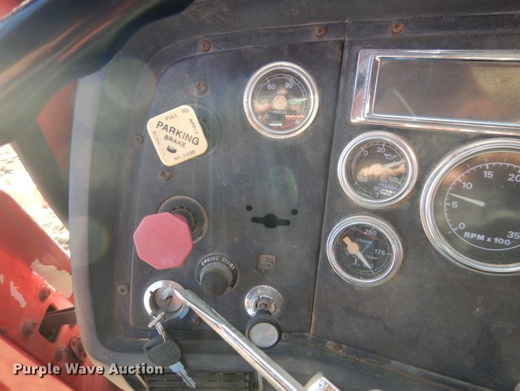 image for item HS9442 1992 Ford Aeromax L9000  semi truck