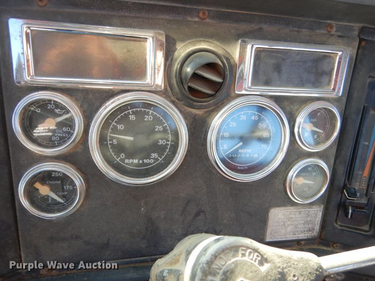 image for item HS9442 1992 Ford Aeromax L9000  semi truck