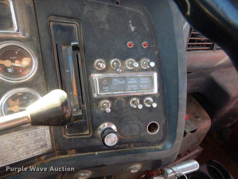 image for item HS9442 1992 Ford Aeromax L9000  semi truck