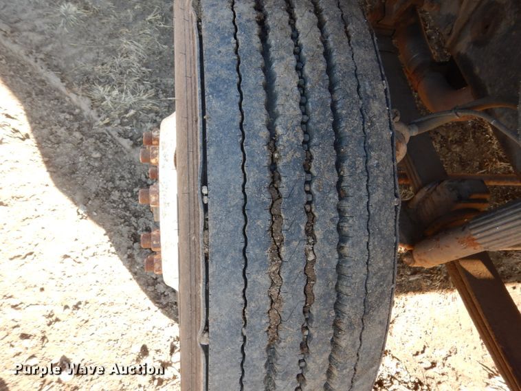 image for item HS9442 1992 Ford Aeromax L9000  semi truck