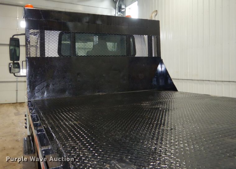 image for item HU9757 2004 International 4200  dump flatbed truck