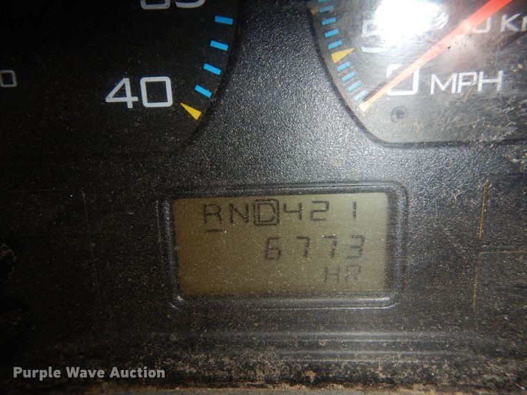 image for item HU9757 2004 International 4200  dump flatbed truck