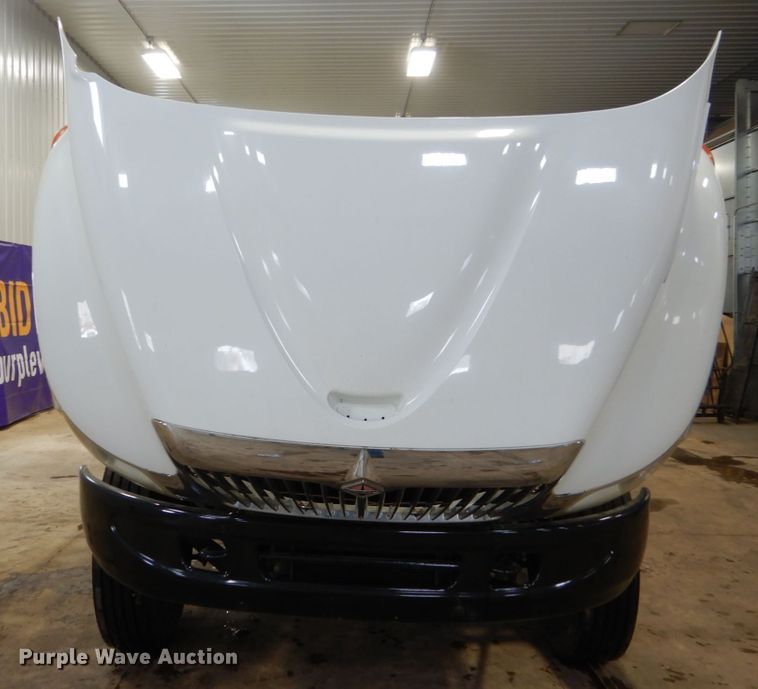 image for item HU9757 2004 International 4200  dump flatbed truck