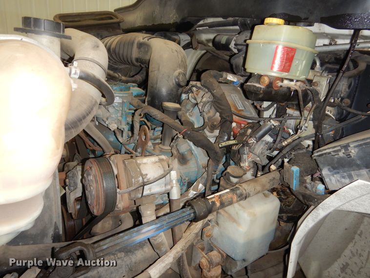 image for item HU9757 2004 International 4200  dump flatbed truck