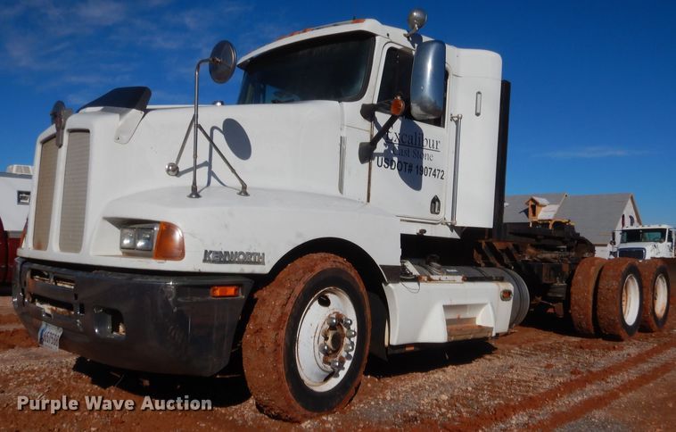 image for item HW9106 1990 Kenworth T660  semi truck