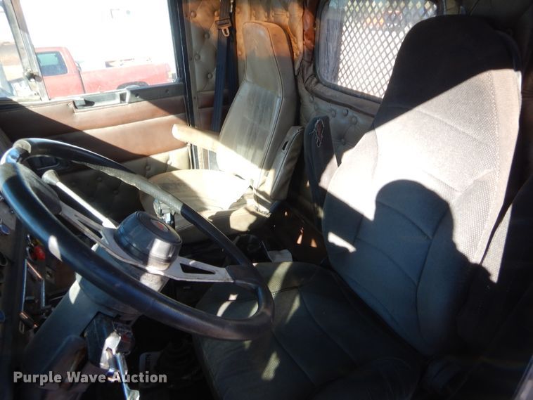 image for item HW9106 1990 Kenworth T660  semi truck