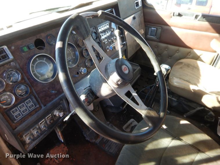 image for item HW9106 1990 Kenworth T660  semi truck