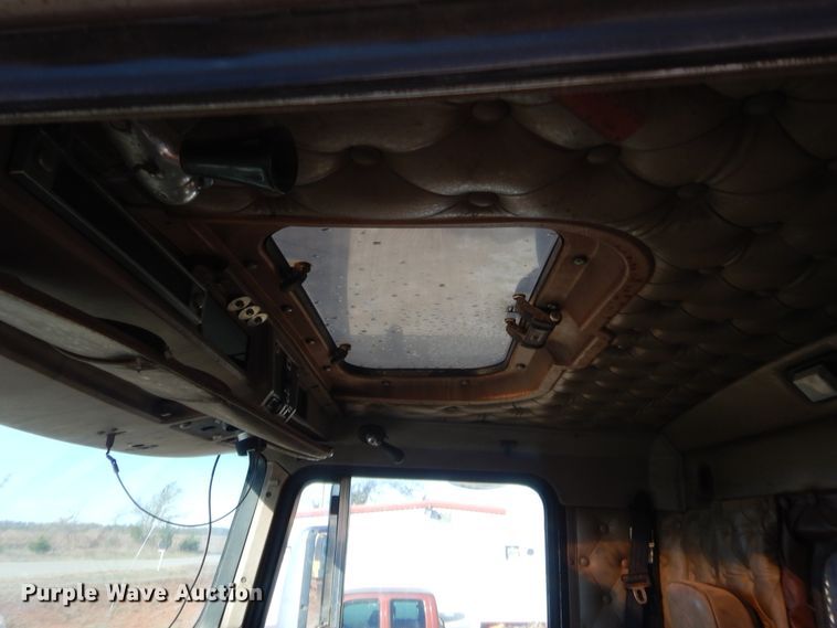 image for item HW9106 1990 Kenworth T660  semi truck