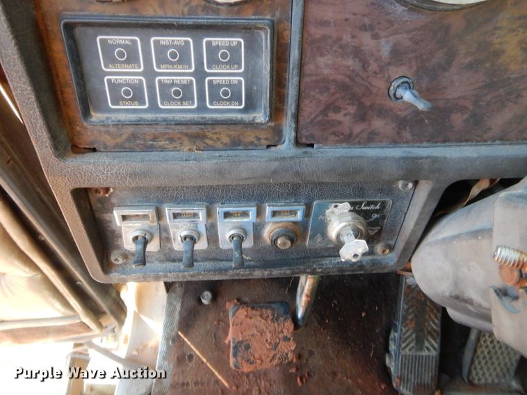 image for item HW9106 1990 Kenworth T660  semi truck