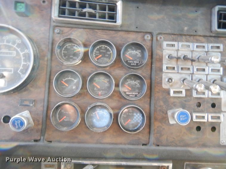 image for item HW9106 1990 Kenworth T660  semi truck