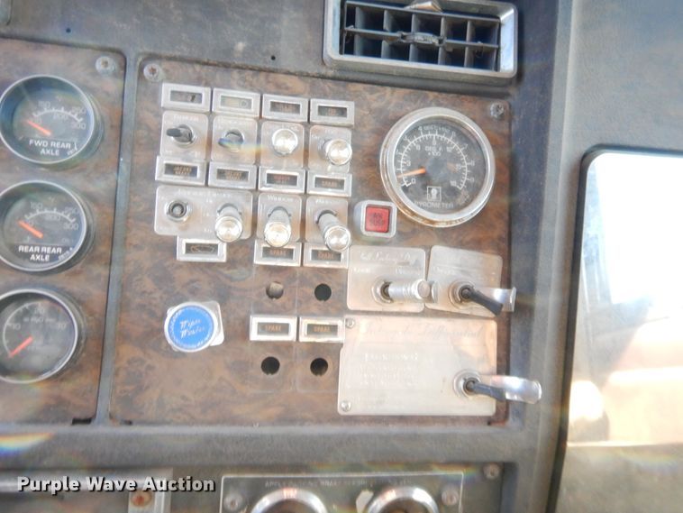 image for item HW9106 1990 Kenworth T660  semi truck