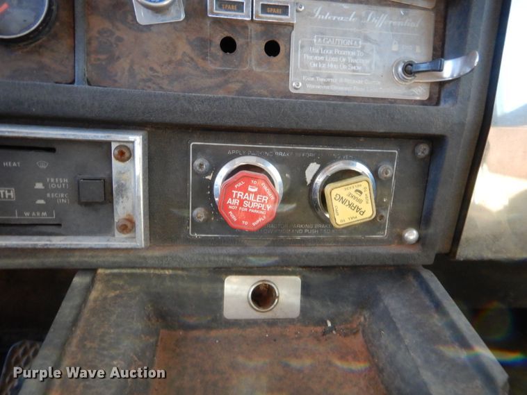 image for item HW9106 1990 Kenworth T660  semi truck