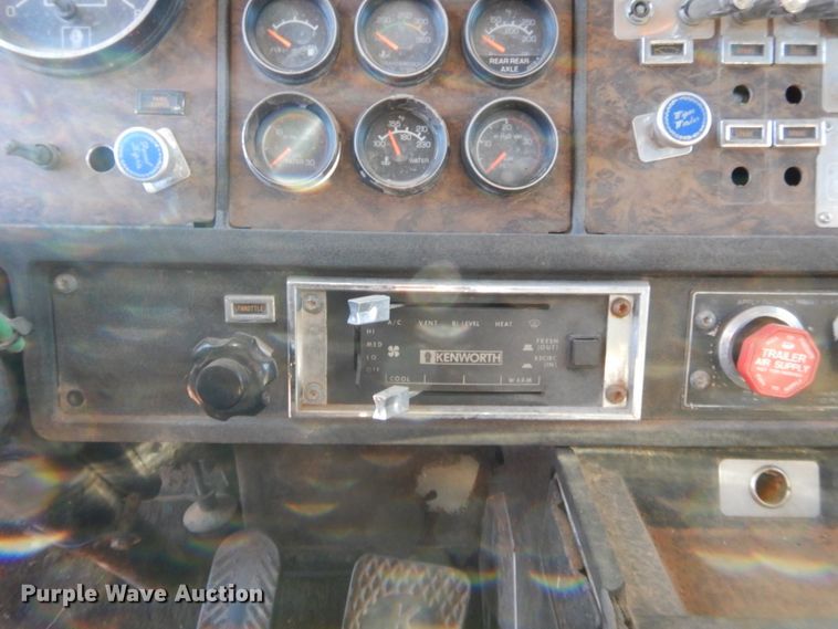 image for item HW9106 1990 Kenworth T660  semi truck