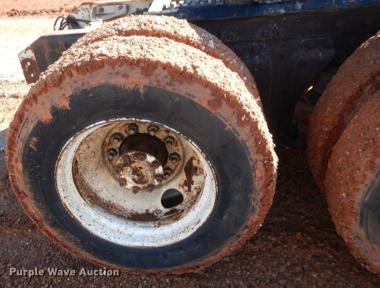 image for item HW9106 1990 Kenworth T660  semi truck