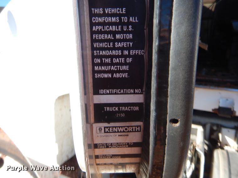 image for item HW9106 1990 Kenworth T660  semi truck