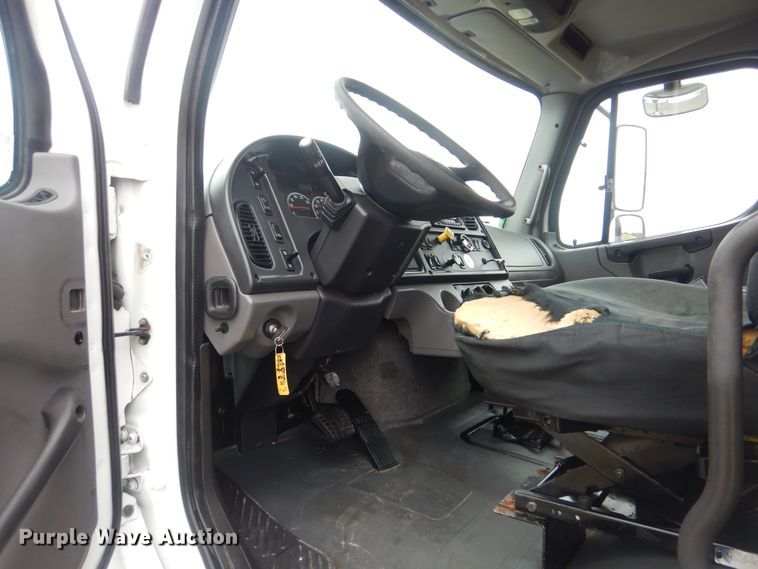 image for item HX9007 2010 Freightliner Business Class M2  flatbed truck