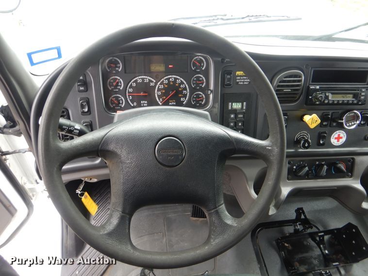 image for item HX9007 2010 Freightliner Business Class M2  flatbed truck