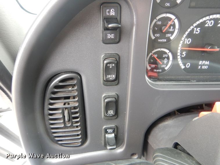 image for item HX9007 2010 Freightliner Business Class M2  flatbed truck