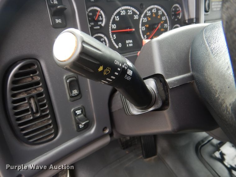 image for item HX9007 2010 Freightliner Business Class M2  flatbed truck