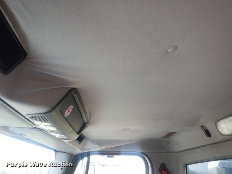 image for item HX9007 2010 Freightliner Business Class M2  flatbed truck