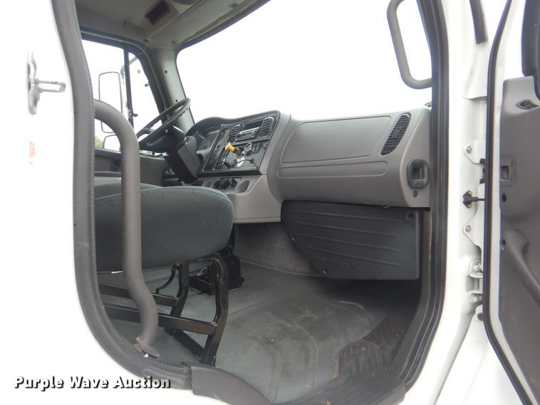 image for item HX9007 2010 Freightliner Business Class M2  flatbed truck