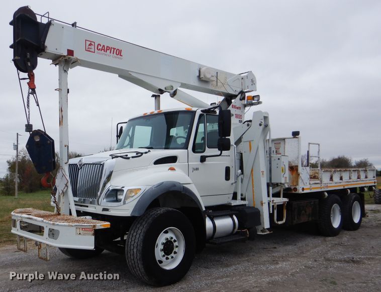 image for item HX9010 2007 International 7600  crane truck