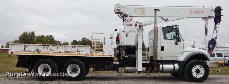 image for item HX9010 2007 International 7600  crane truck