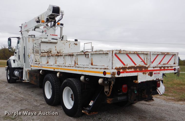 image for item HX9010 2007 International 7600  crane truck