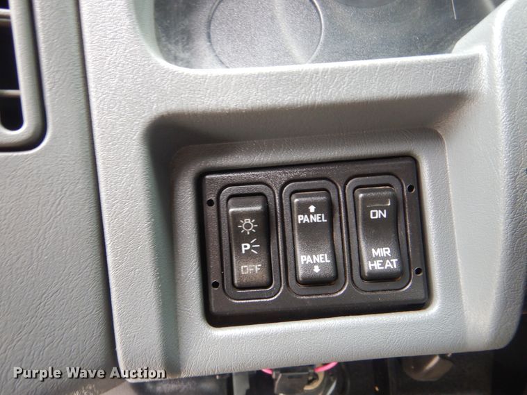 image for item HX9010 2007 International 7600  crane truck