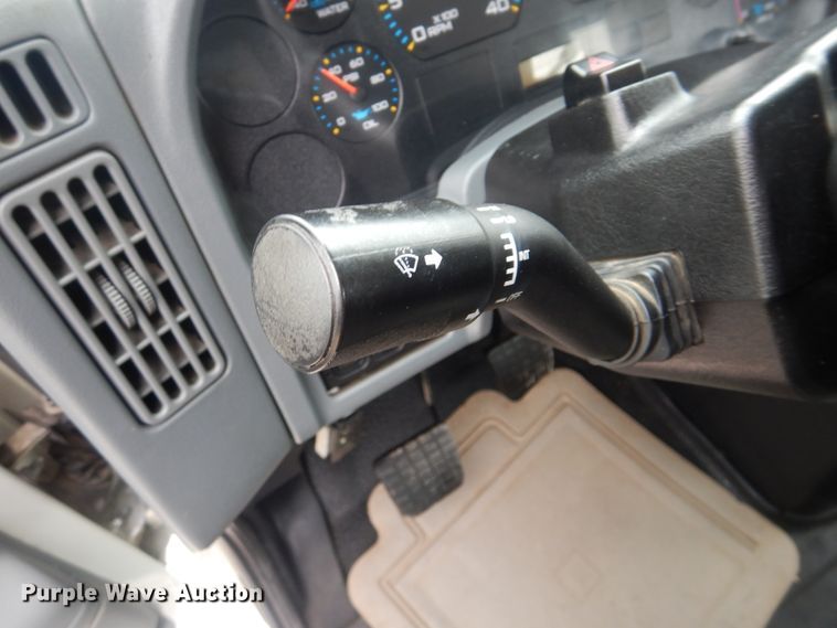 image for item HX9010 2007 International 7600  crane truck