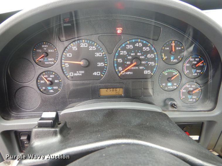 image for item HX9010 2007 International 7600  crane truck