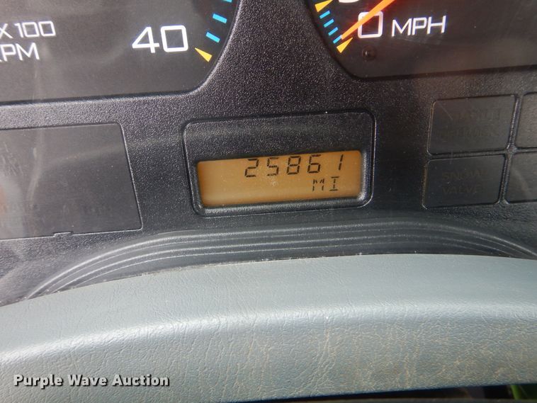 image for item HX9010 2007 International 7600  crane truck