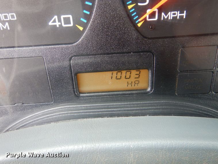 image for item HX9010 2007 International 7600  crane truck